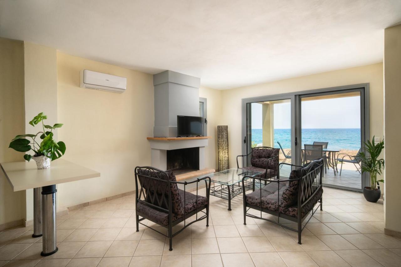 מונמבאסיה Spacious Beachfront Maisonettes With Stunning Views & A Private Beach מראה חיצוני תמונה