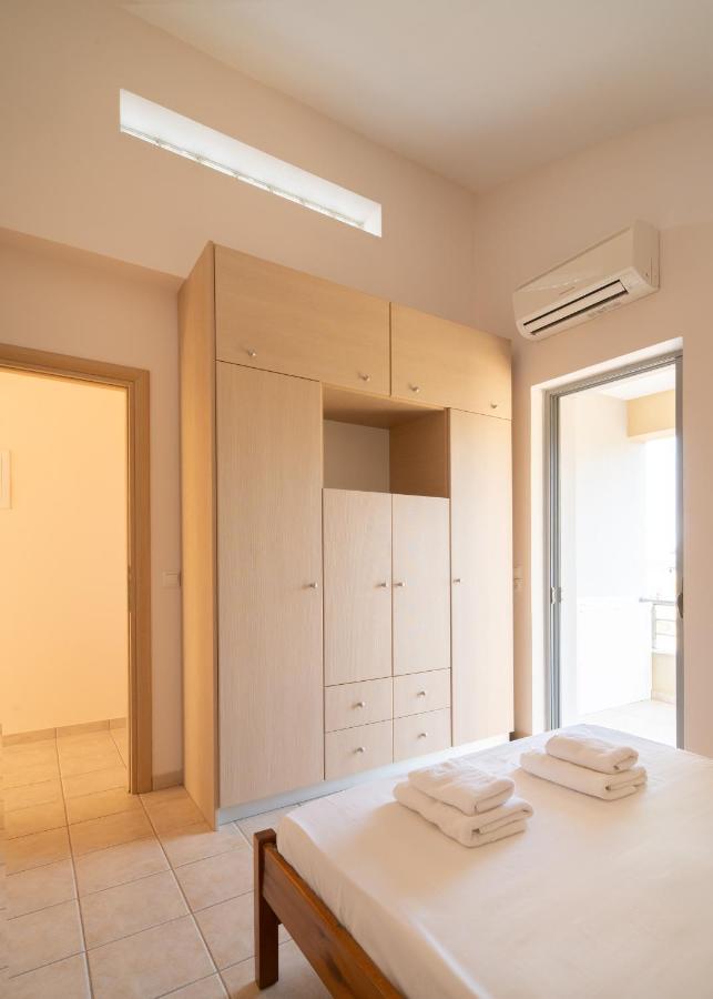 מונמבאסיה Spacious Beachfront Maisonettes With Stunning Views & A Private Beach מראה חיצוני תמונה