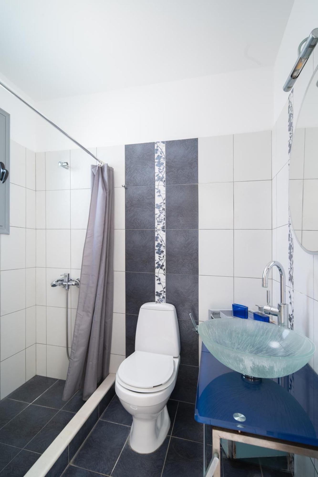 מונמבאסיה Spacious Beachfront Maisonettes With Stunning Views & A Private Beach מראה חיצוני תמונה