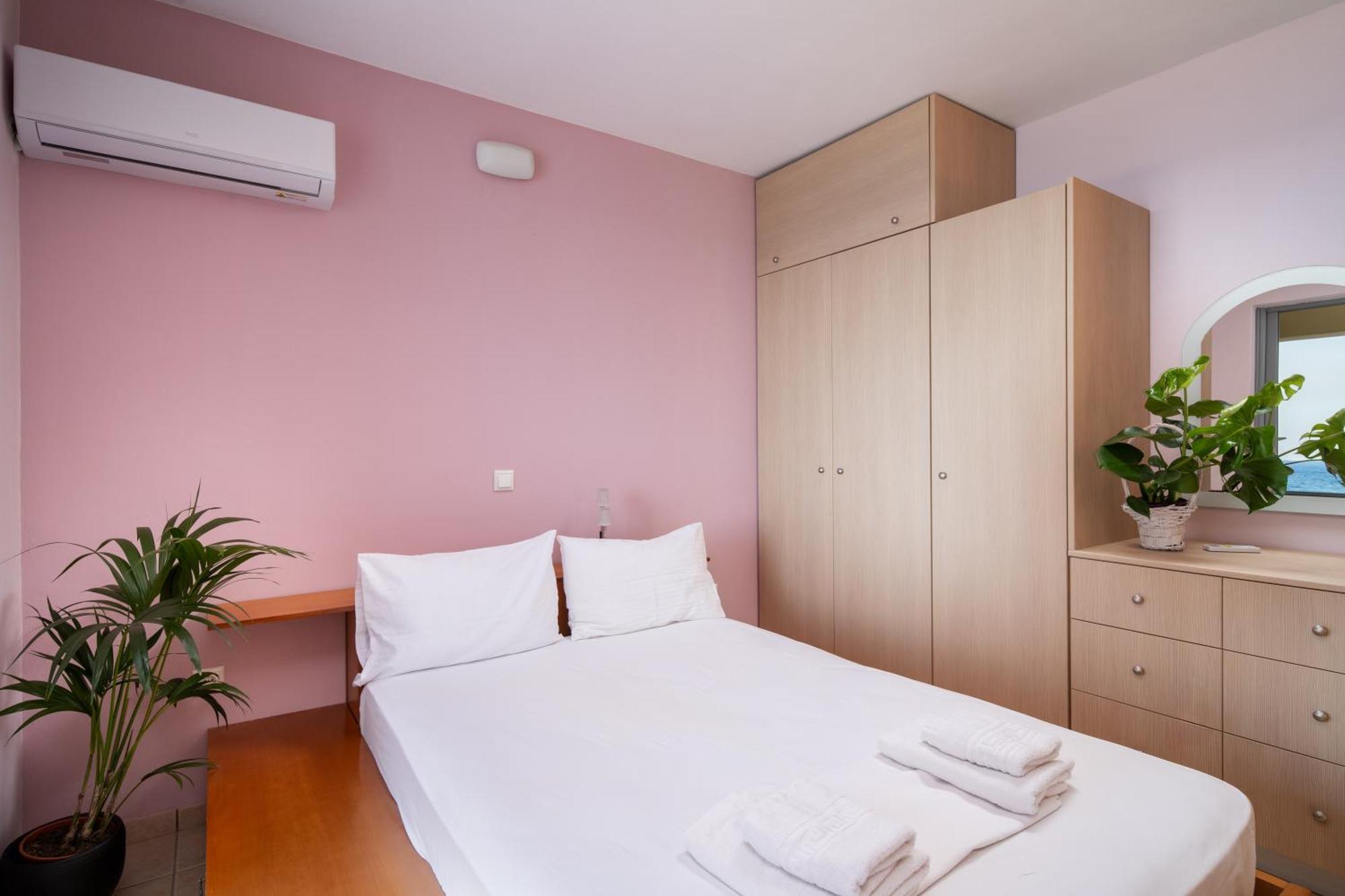 מונמבאסיה Spacious Beachfront Maisonettes With Stunning Views & A Private Beach מראה חיצוני תמונה