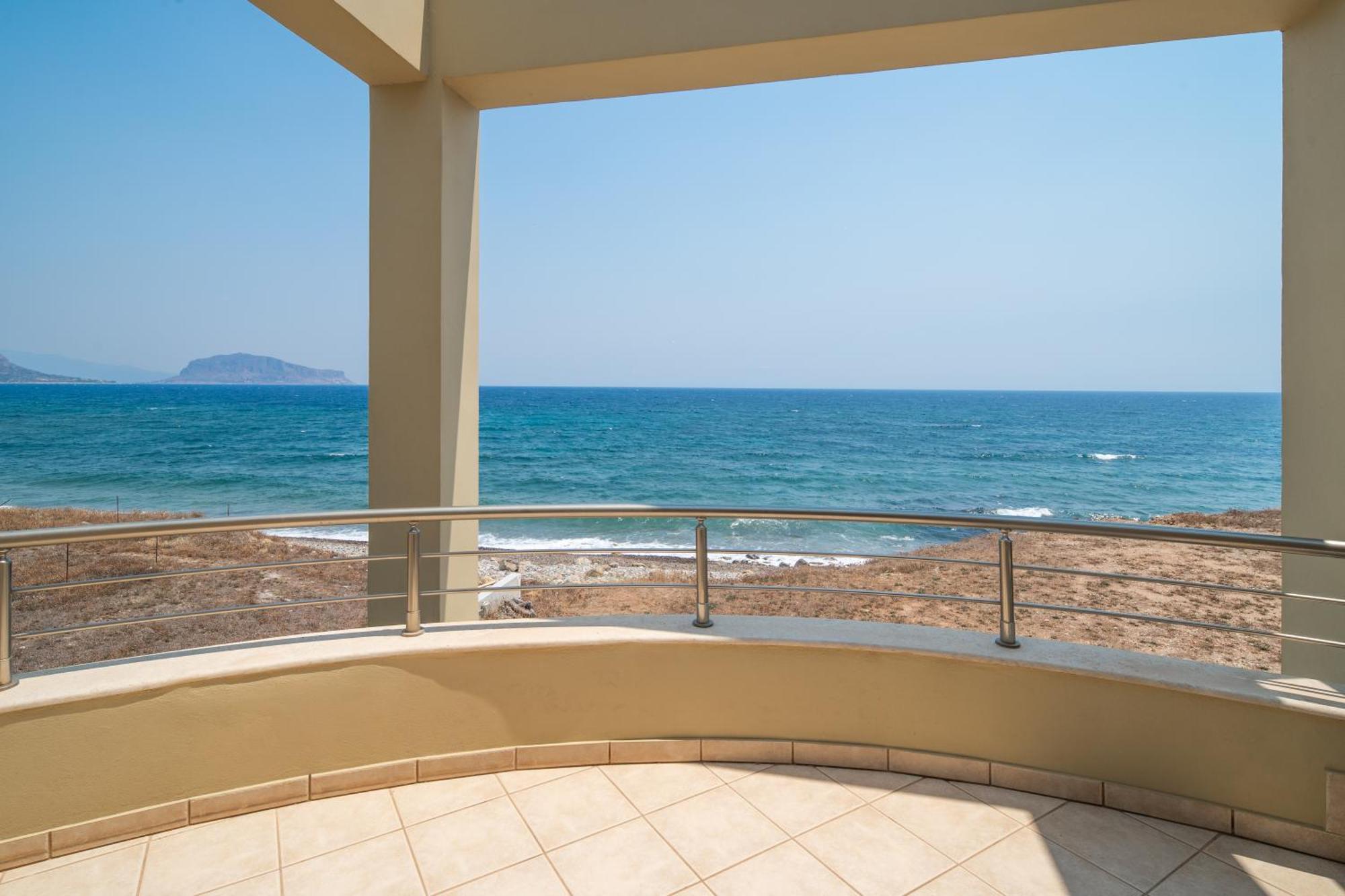 מונמבאסיה Spacious Beachfront Maisonettes With Stunning Views & A Private Beach חדר תמונה