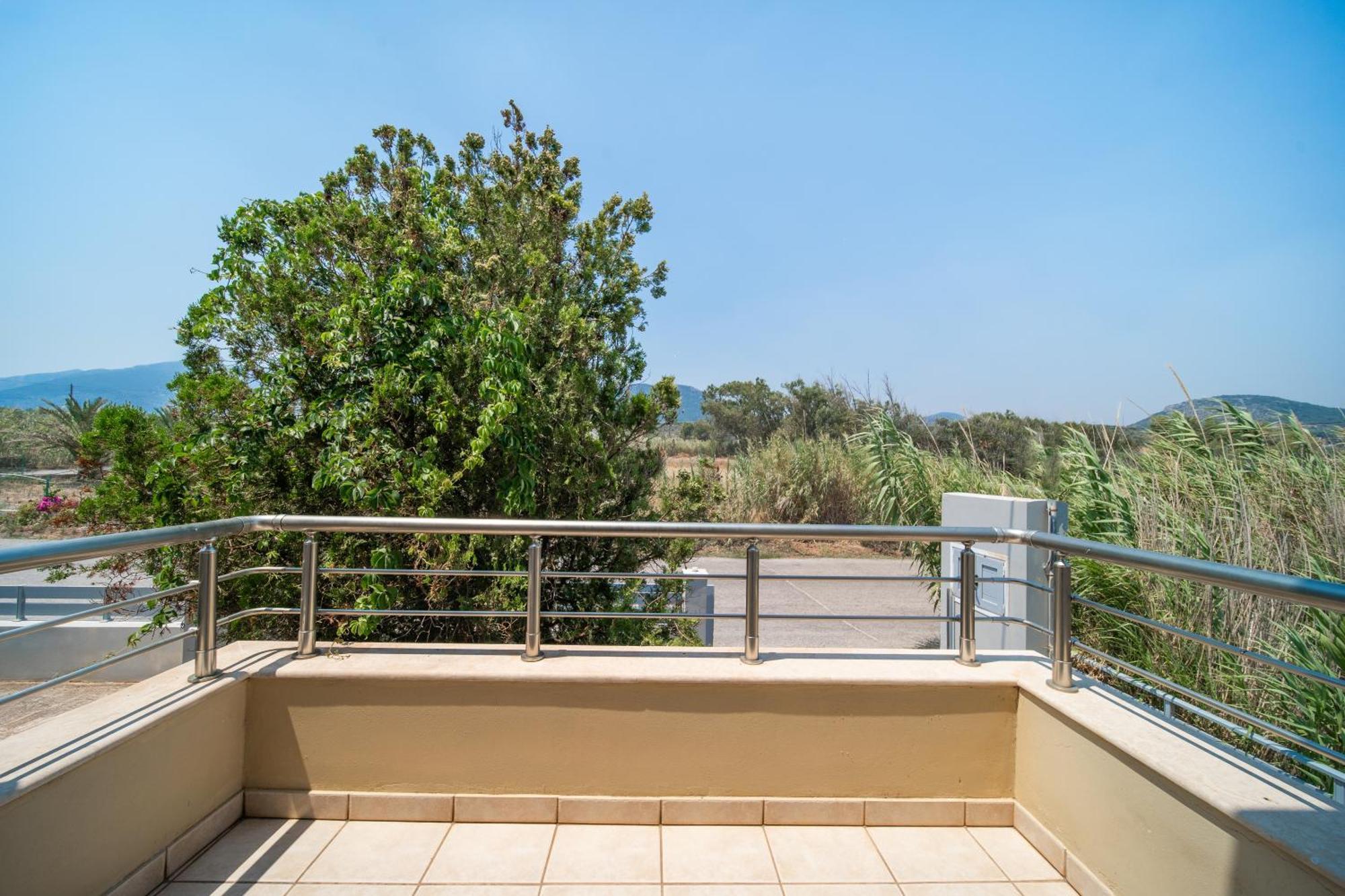 מונמבאסיה Spacious Beachfront Maisonettes With Stunning Views & A Private Beach חדר תמונה